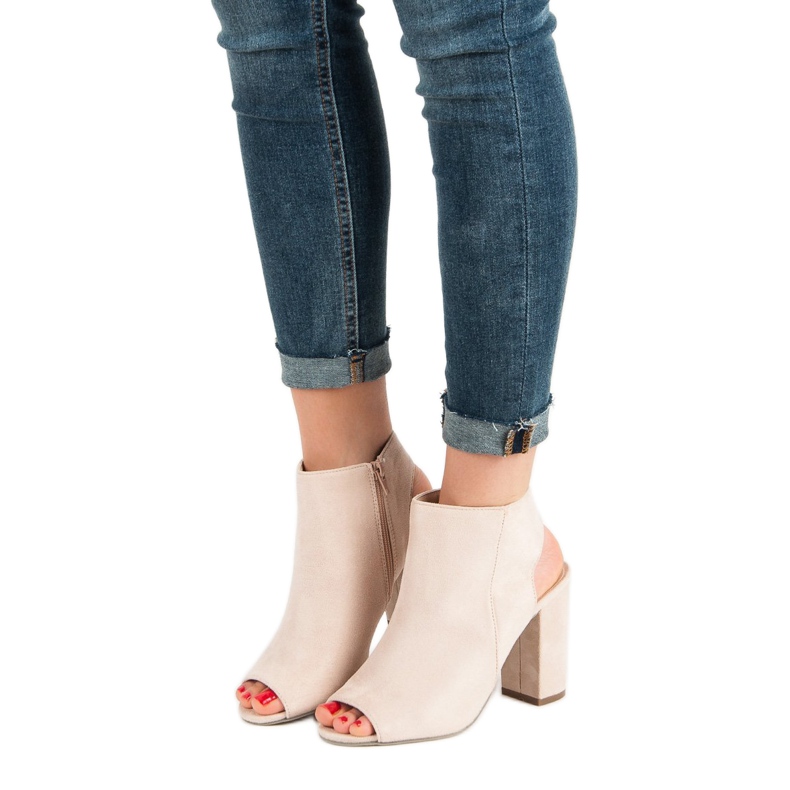 Ch. Creation Closed Sandals Light Pink 1