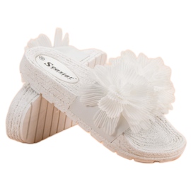 Seastar White Slippers With Flowers 1