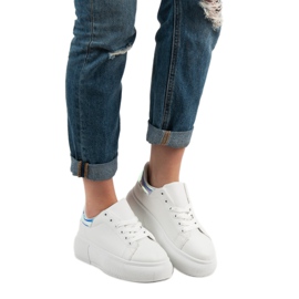 Renda White Shoes On The Platform 1