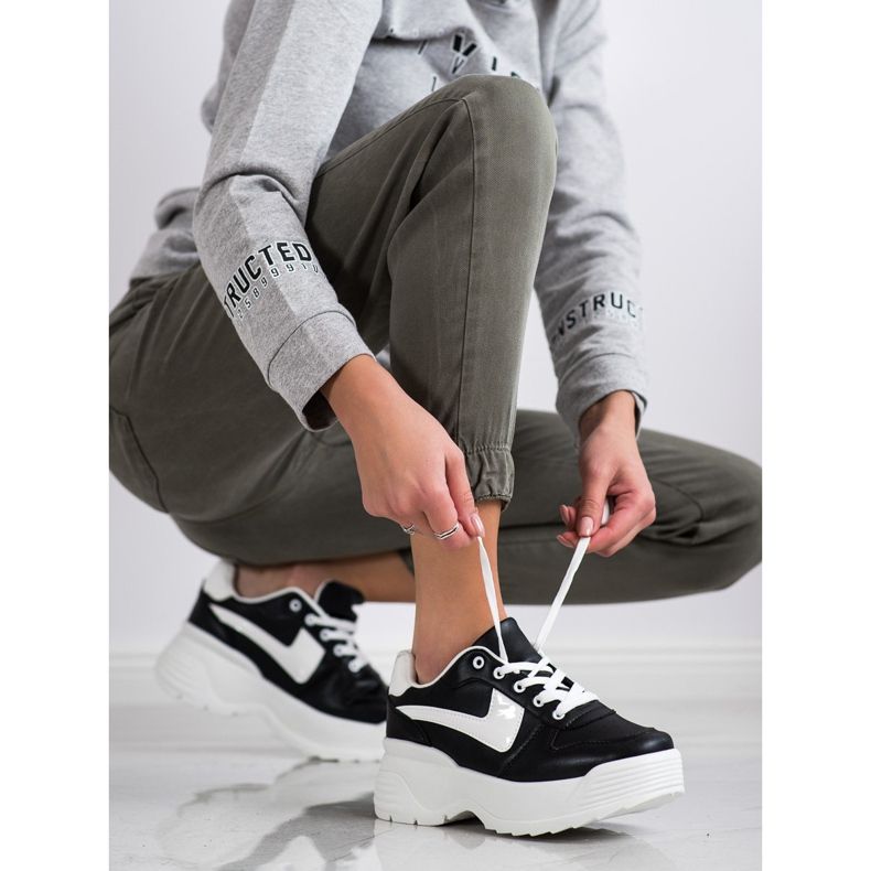 Kylie Sneakers On The Platform black 1