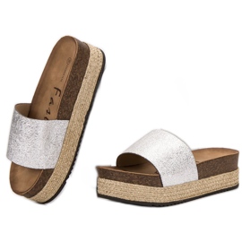 Goodin Slippers On The Platform grey 1