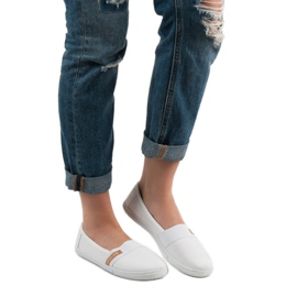 Comfortable VICES Slipony white 1