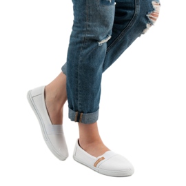 Comfortable VICES Slipony white 2