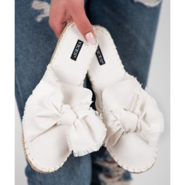 Built-in VICES slippers white 1