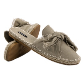 Built-in VICES slippers brown 1