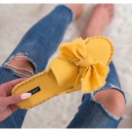 Built-in VICES slippers yellow 1