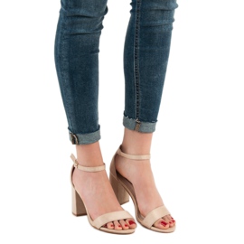 VICES Sandals On A Post brown 2