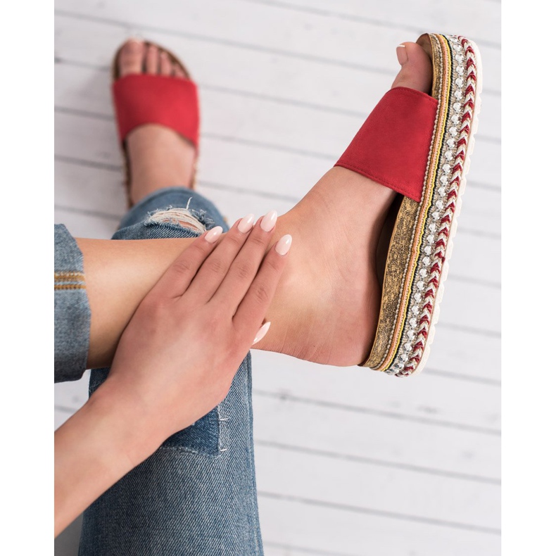 Cm Paris Slippers On The Platform red 1