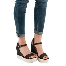 Ideal Shoes Stylish wedge sandals black 2
