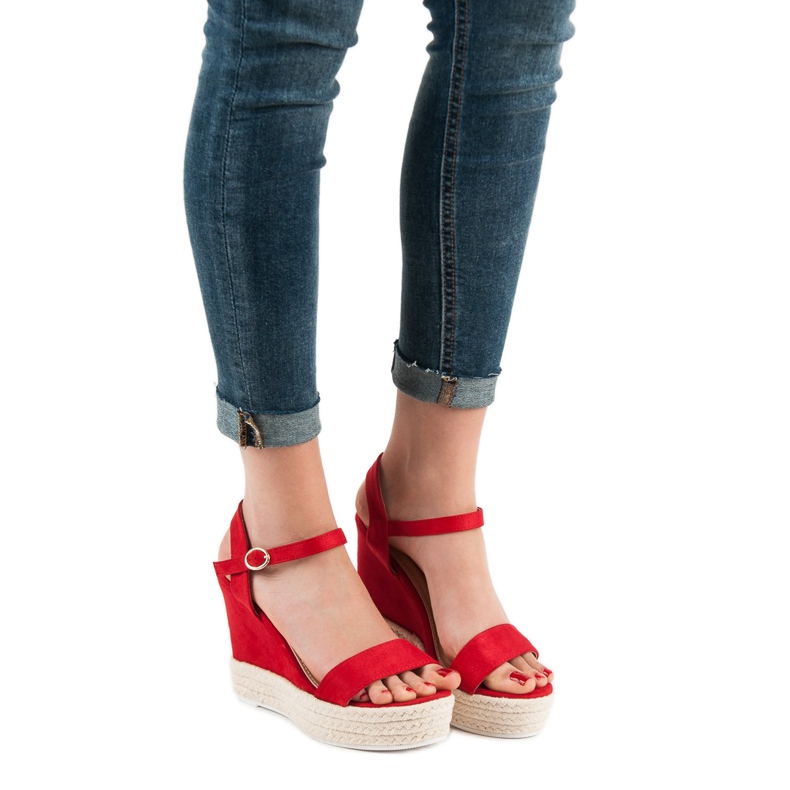 Ideal Shoes Stylish wedge sandals red 2