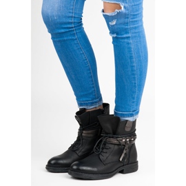 Queentina Black Boots Fastened With A Zipper 1