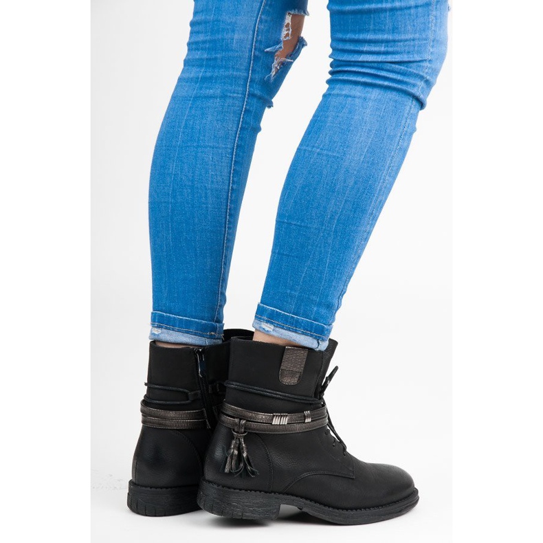 Queentina Black Boots Fastened With A Zipper 2