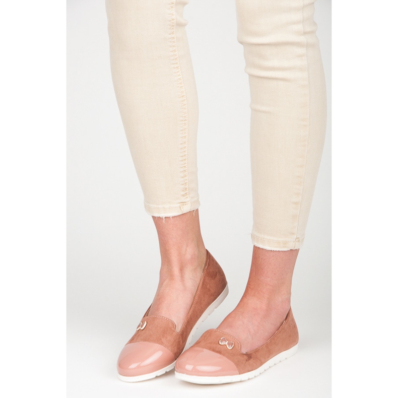 Vinceza Lords with a varnished nose pink 2