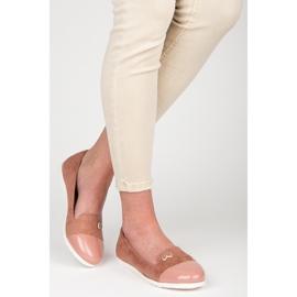 Vinceza Lords with a varnished nose pink 1