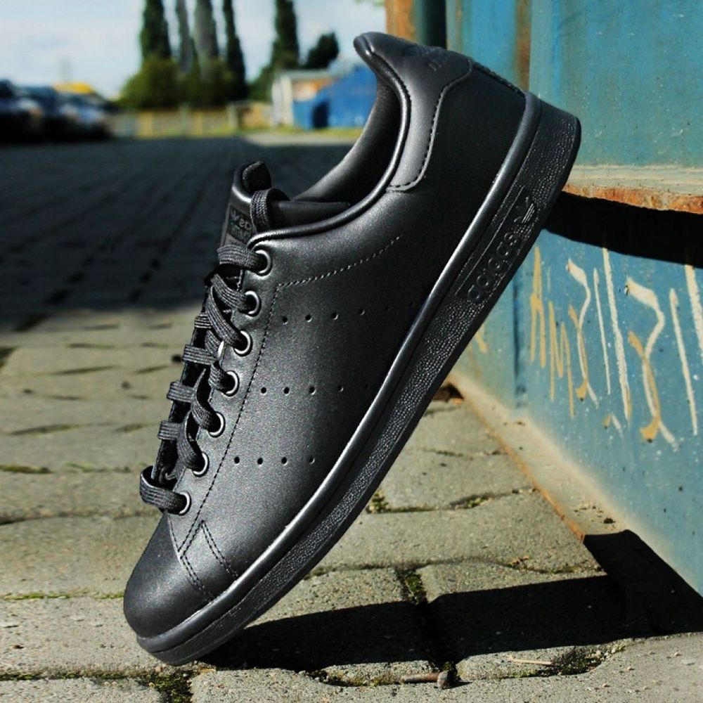 black stan smiths adidas