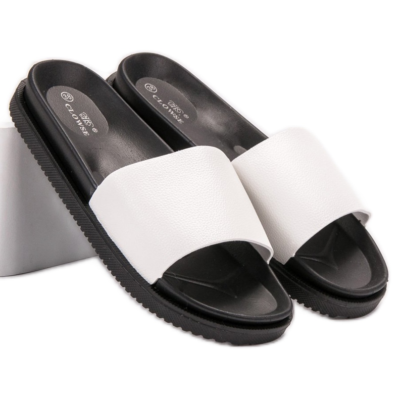 Clowse Women's white slippers 1