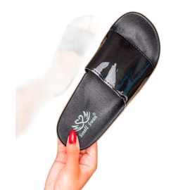 Small Swan Fashionable Black Slippers 2