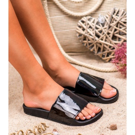 Small Swan Fashionable Black Slippers 1