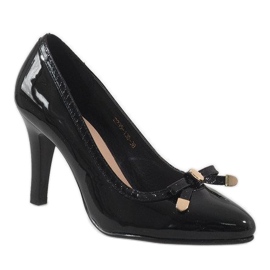 Black lacquered high heels with a Sonia face 1