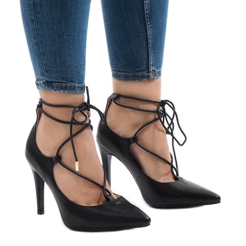 Black pumps on a 4524-1A heel 1