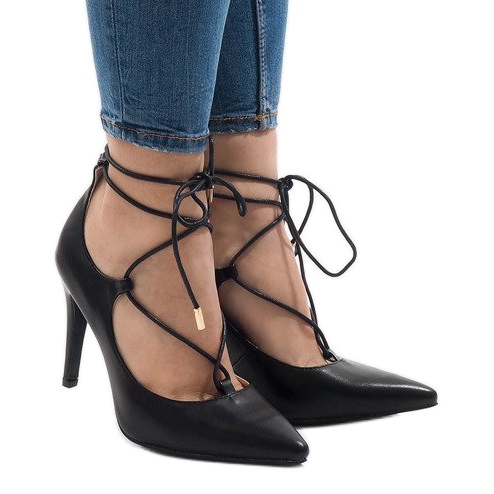 Black pumps on a 4524-1A heel 2