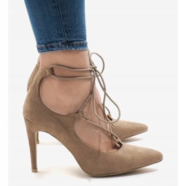 Beige pumps on a heel 4524-14 2