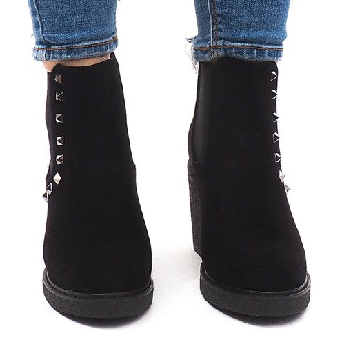 Warm boots On a post RC-21 Black 2