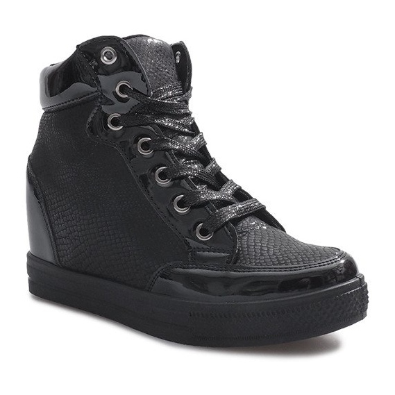 Black lacquered sneakers on the Snake wedge 1