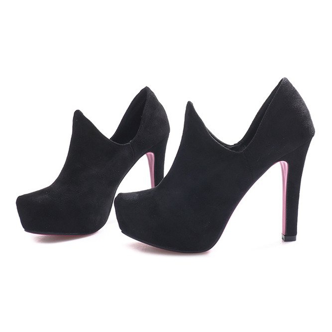 Black ankle boots from Gisèle 2