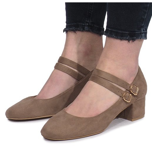 Beige pumps on the Tamara post 1