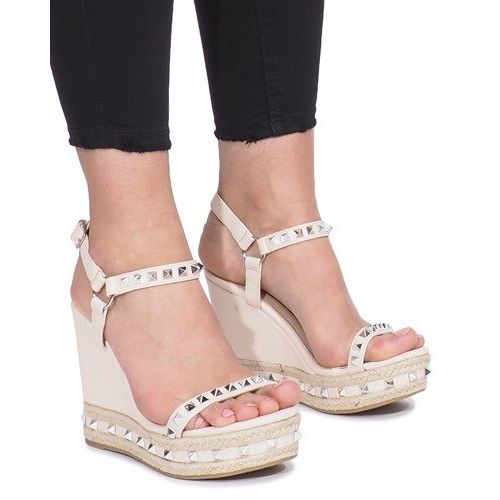 Beige wedge sandals with Cubano studs 1