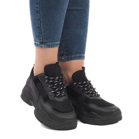 Black fashionable sports shoes 1801 1