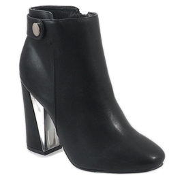 Black ankle boots on the MJ1515 post 1