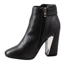 Gray boots on the MJ1515 post grey 1