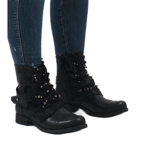 Black lace-up insulated boots F1610 1