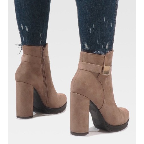 Pink boots on the post J-8682 2