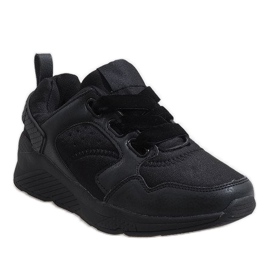 520-7 black sports shoes 1