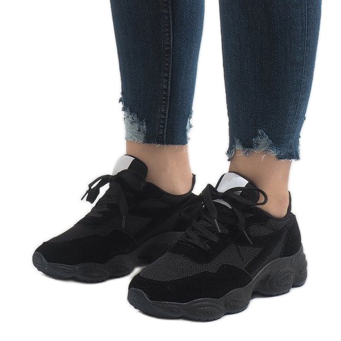 Black E-102 sports shoes 1