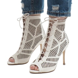 White boots on a pin 1610-225 1