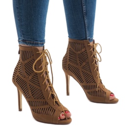 Camel boots on a pin 1610-225 brown 2