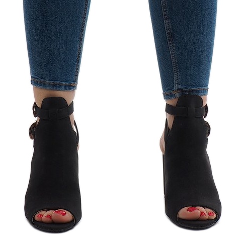 Black boots on the post 173-853 2