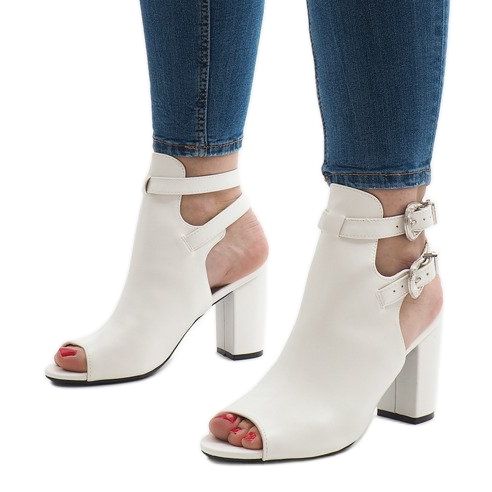 White boots on the post 173-853 1