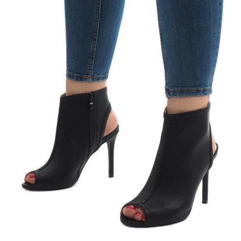 Black ankle boots 1551-150 1