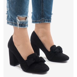 Black suede pumps on the N510 pillar 2 Black suede pumps on the N510 pillar 2