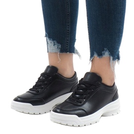 Black sports shoes 6255 1