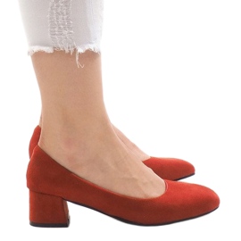 Red suede pumps on the H343-1 pillar 1