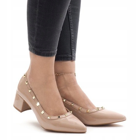 Pink lacquered pumps on the X-70 pillar 2