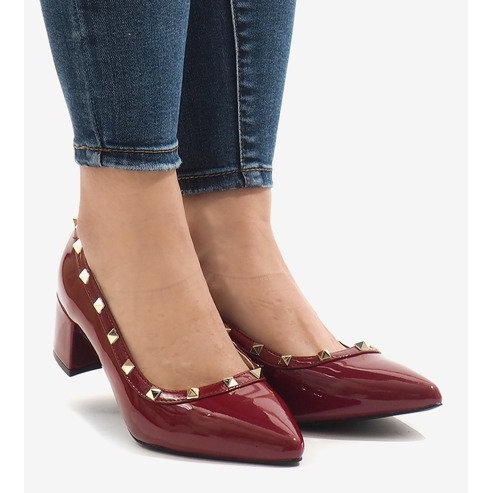 Burgundy lacquered pumps on the X-70 pillar multicolored 2
