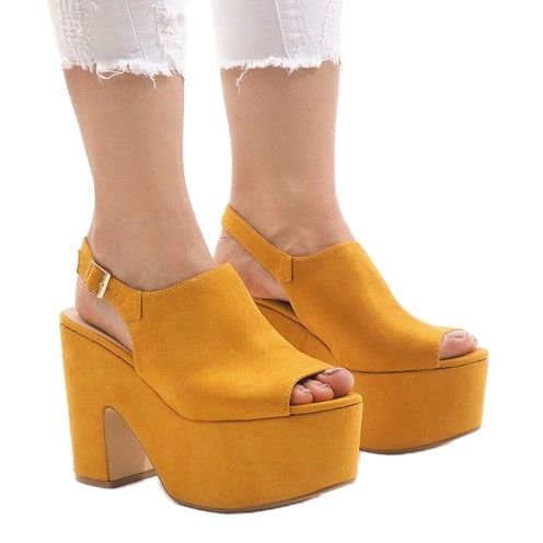 Yellow sandals on a massive 8263CA block 1