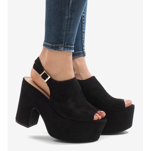 Black sandals on a massive 8263CA block 2